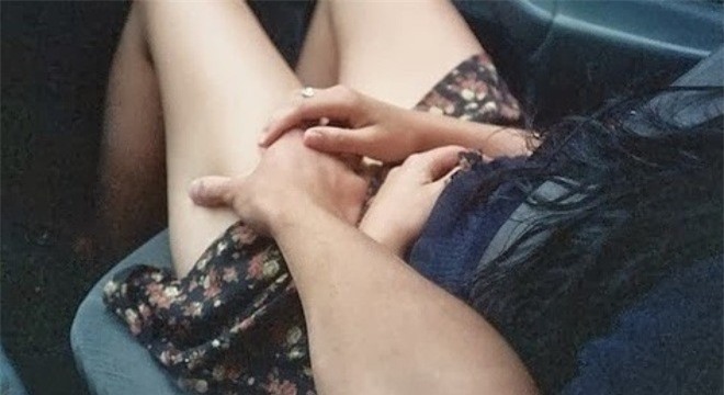 Tài xế taxi bị đuổi việc vì... sờ đùi thiếu nữ