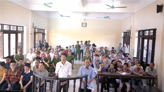 Xét xử Minh "sâm": Ông trùm phủ nhận chỉ đạo "đàn em" chèn ép xe gỗ 