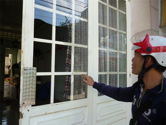 Hàng chục thanh niên vác mã tấu, ném bom xăng gây náo loạn