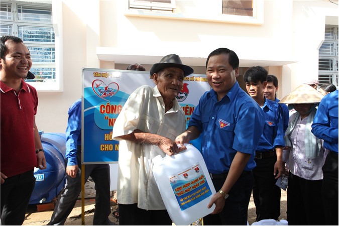 THP tặng 60.000 lít nước ngọt mỗi ngày cho người dân vùng nhiễm mặn