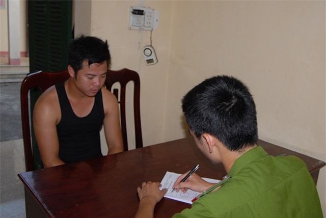 Hiếp dâm nữ sinh giữa đêm vắng rồi cho tiền bắt taxi về