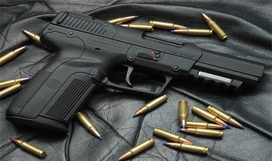 Nhóm "giang hồ" dùng súng giải quyết mâu thuẫn ở Hà Nội