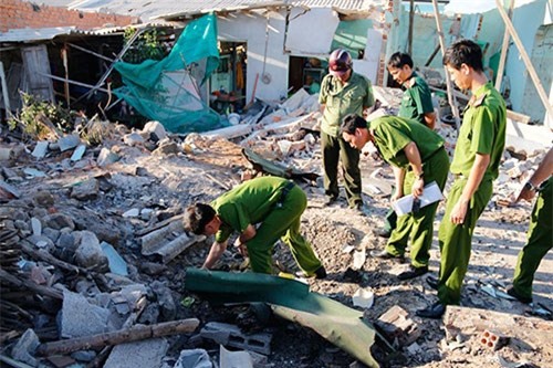 Thu giữ nhiều mẫu vật khả nghi vụ nổ ở đảo Phú Qúy, Bình Thuận