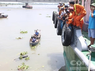 Hoảng hồn thi thể nam thanh niên trôi dạt vào cảng Bình Dương