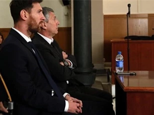 Công tố viên đề nghị phạt Lionel Messi 2 năm tù vì trốn thuế