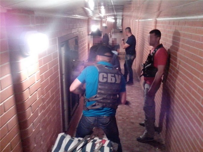 Phát hiện "kho châu báu" dưới nền nhà một quan chức Ukraina