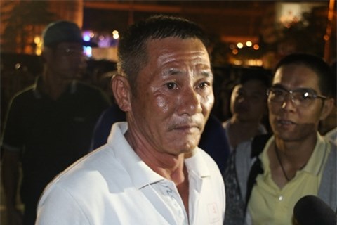 Trẻ em hốt hoảng khóc thét, tôi động viên: "Có chú đây, đừng lo"