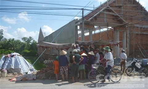 Hai công nhân bị điện giật trong quá trình xây nhà nghỉ