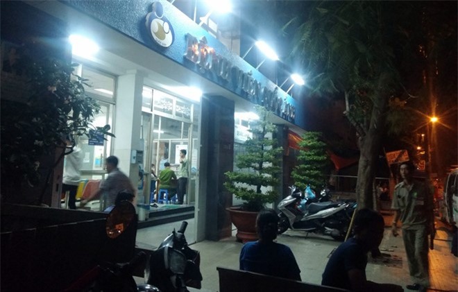 Kinh hoàng hàng chục giang hồ xông vào bệnh viện chém đối thủ ở Sài Gòn