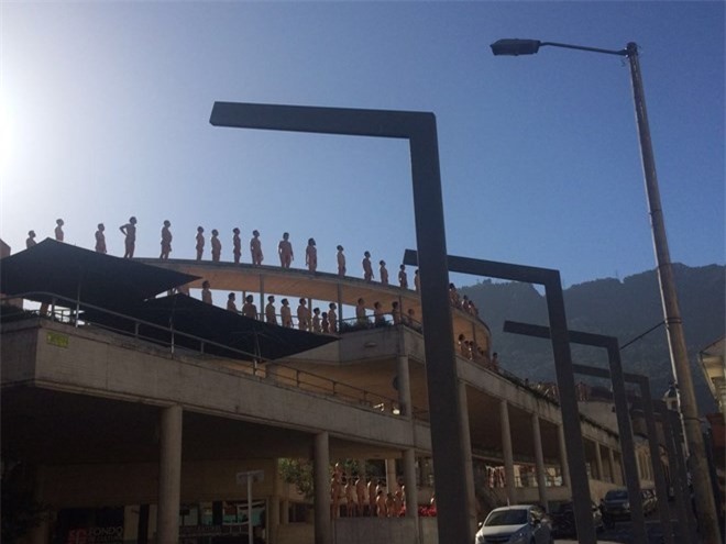 Hơn 6.000 người Colombia khỏa thân đứng giữa quảng trường