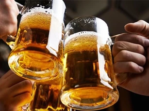 Mùa nắng nóng trước khi bơi không nên ăn gì?