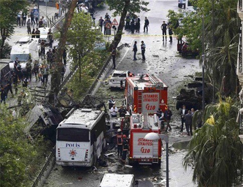 Thổ Nhĩ Kỳ: Đánh bom xe kinh hoàng, 47 người thương vong