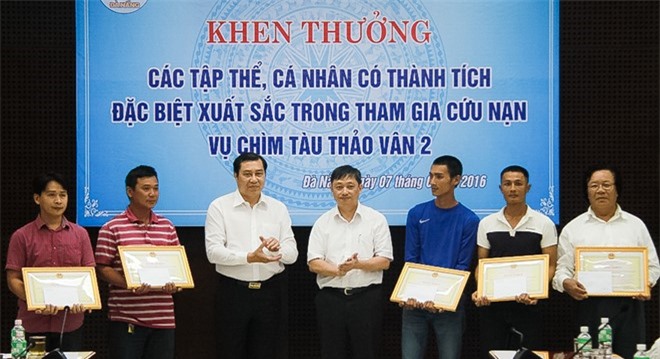 Vụ chìm tàu trên sông Hàn: Chủ tịch Đà Nẵng khen thưởng 9 người hùng