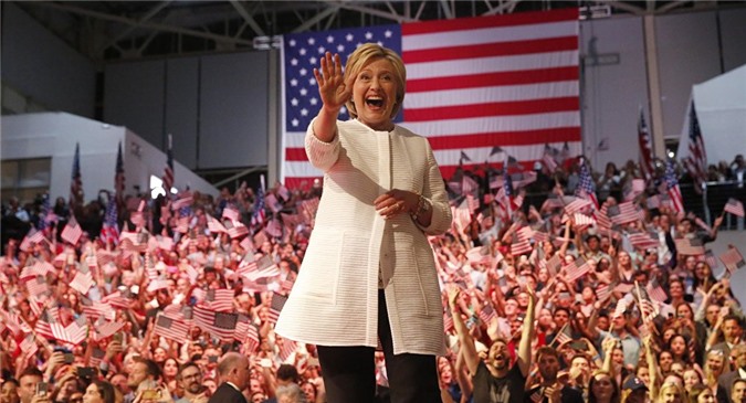 Bà Clinton ra "chiêu" mới trong cuộc chiến giành "ghế" Tổng thống Mỹ