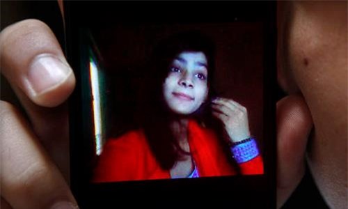 Mẹ đẻ châm lửa đốt con gái rồi nói "không hối hận"