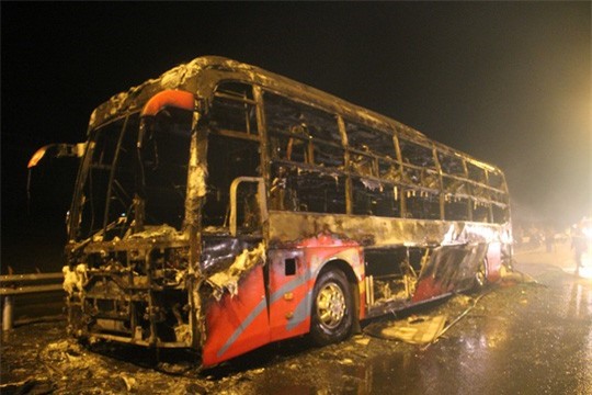 Quảng Nam: Xe khách giường nằm bốc cháy, 35 hành khách hoảng sợ tháo chạy