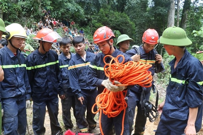 Giải cứu 3 phu vàng tại Thanh Hóa: Đưa 2 thi thể cuối cùng ra khỏi hang