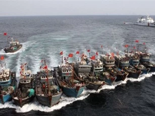 Tàu tuần tra Hàn Quốc truy đuổi 10 tàu cá Trung Quốc