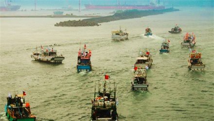 Tàu và máy bay Trung Quốc làm Hoa Đông dậy sóng 