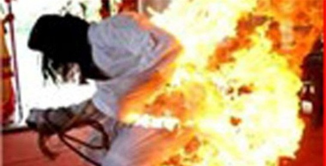 Thiếu nữ 18 tuổi bị mẹ và anh trai thiêu sống vì tự ý kết hôn