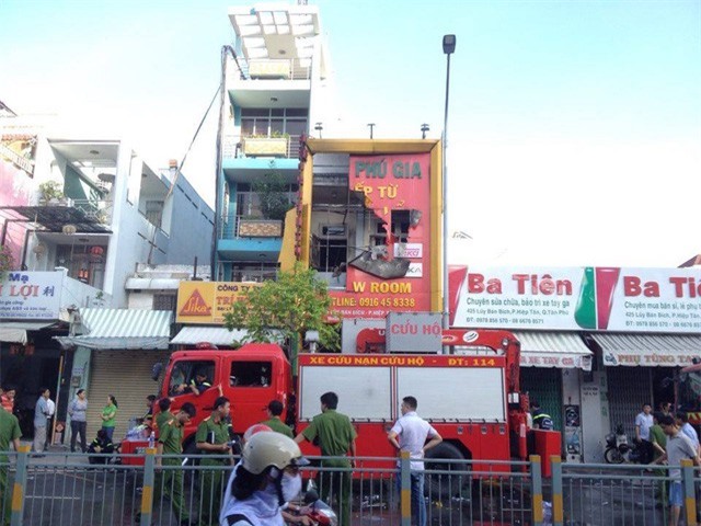 TP HCM: Cháy cửa hàng bán bếp từ, 4 người thiệt mạng