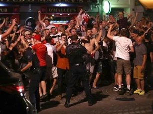 EURO 2016: Cảnh sát và cổ động viên đụng độ tại Marseille