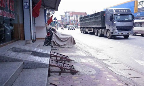 Nam thanh niên bị nhóm đi ôtô chém đứt lìa tay trong đêm