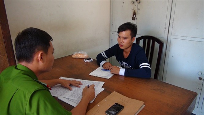 Nam thanh niên đâm chết người yêu ngay tại phòng trọ