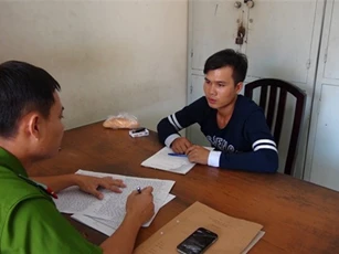 Nam thanh niên đâm chết người yêu ngay tại phòng trọ