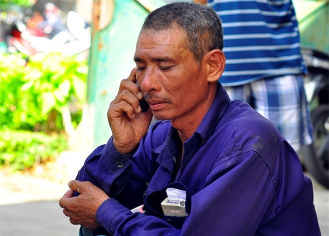 Người chồng chua xót kể lại lúc thấy vợ bị sàn bê tông đè chết