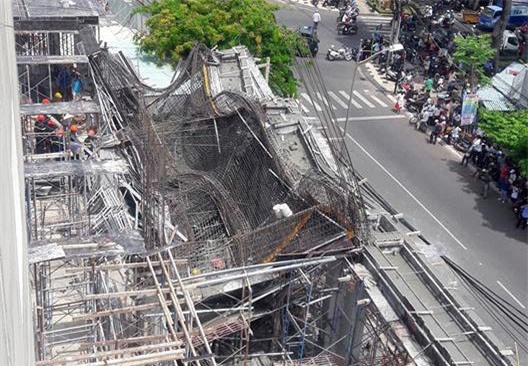 Sập giàn giáo tại Vũng Tàu, nhiều công nhân bị mắc kẹt