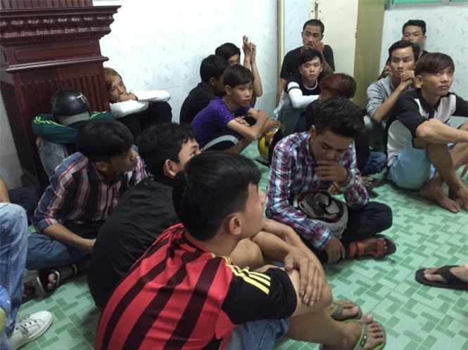 Gần 100 cảnh sát bắt giữ 41 quái xế tụ tập, chặn cầu Cần Thơ đua xe