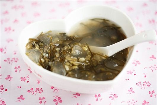 Cách nấu chè đậu xanh rong biển thơm ngon lạ miệng