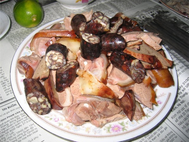 8 người nhập viện cấp cứu sau khi ăn thịt chó