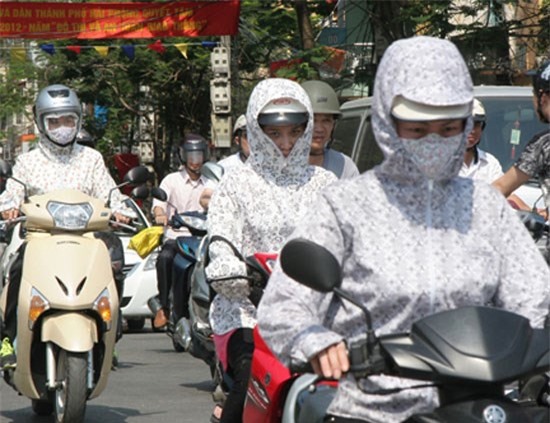 Nắng nóng thiêu đốt ở Bắc và Trung Bộ, gần chạm ngưỡng 40 độ C