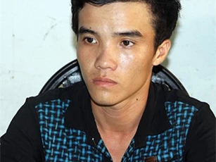 Gã trai côn đồ đánh bạn gái, đâm chết người ngăn cản