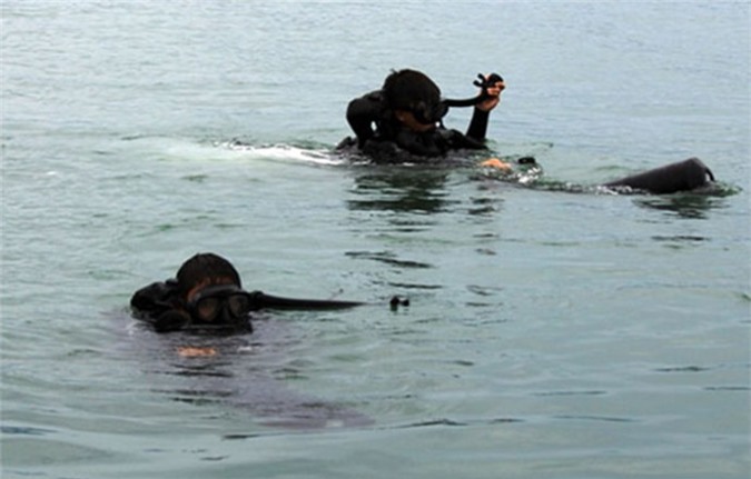 Dừng tìm kiếm CASA 212 bằng đường không, huy động đặc công nước