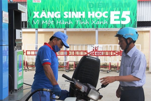 Giám sát việc thay thế xăng A92 dùng xăng E5 tại các cửa hàng