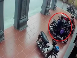 Hà Nội: Thanh niên trộm xe máy của sư thầy trước cửa chùa