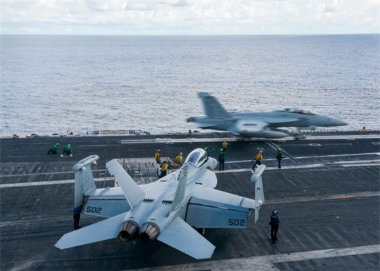 Mỹ điều 4 tiêm kích tới Philippines tuần tra biển Đông