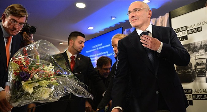 Ông Obama bị tố dính vụ nhận tiền của cựu trùm dầu mỏ Nga