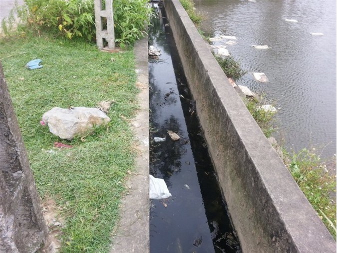 Phát hiện xác nam thanh niên có nhiều vết thương dưới mương nước