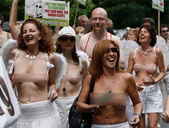 Sốc: 1.500 phụ nữ Mỹ sẽ khỏa thân phản đối Donald Trump