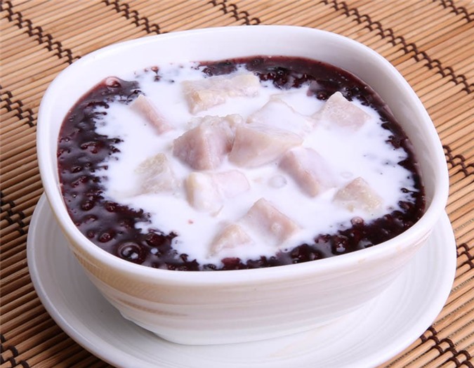 Cách nấu chè nếp cẩm long nhãn thanh mát