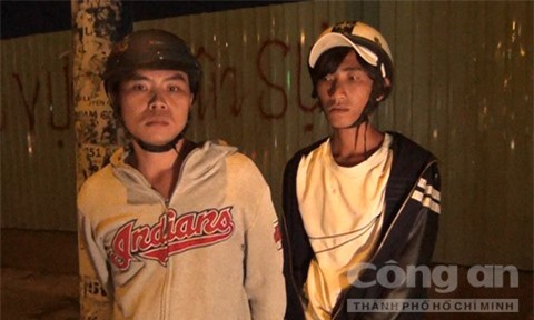 Cảnh sát tóm gọn 2 "con nghiện" mua ma túy về hút chích