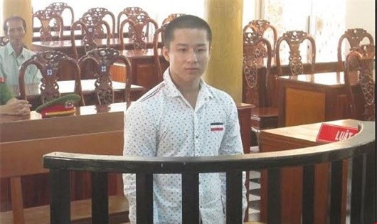 Vào tù vì "quan hệ" với nữ sinh 13 tuổi