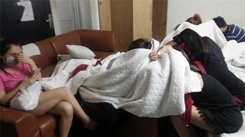 Đột kích khách sạn ở Sài Gòn, gần 100 dân chơi "phê' ma túy