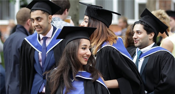 Sốc: Học càng cao, nguy cơ ung thư não càng lớn