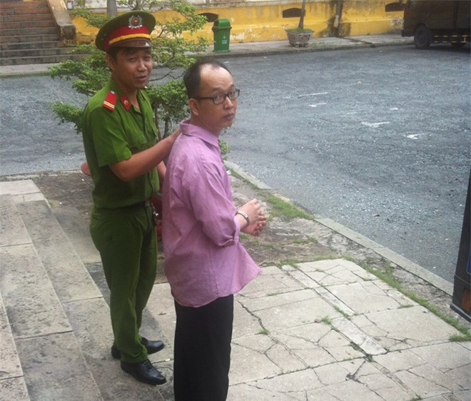 Cán bộ ngân hàng Agribank trộm 20 tỷ đồng chơi cá độ