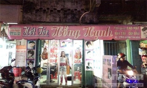 Khống chế chủ quán cắt tóc cướp tài sản giữa ban ngày ở Sài Gòn